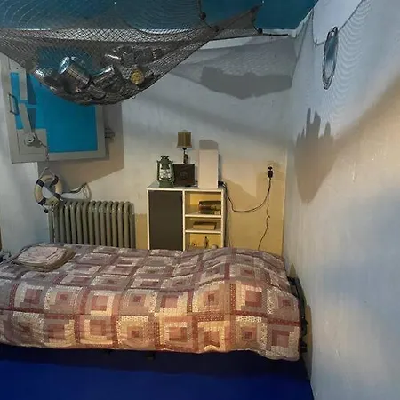 Sea Boat - No Windows Habitación en casa particular Evilard