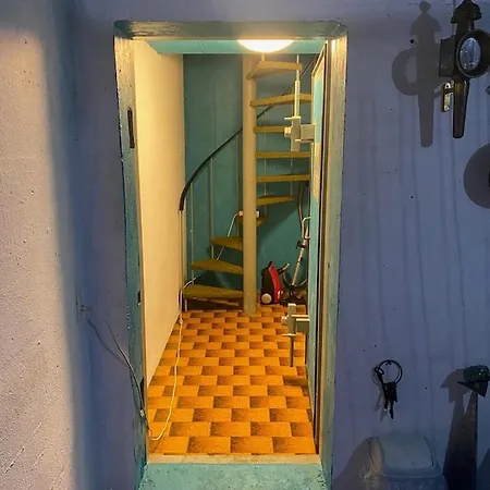 Budget - No Windows Evilard